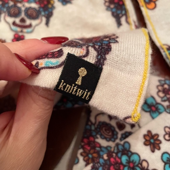 NWOT! CASHMERE! V neck sz S soft Candy Skull Sweater - Picture 5 of 9